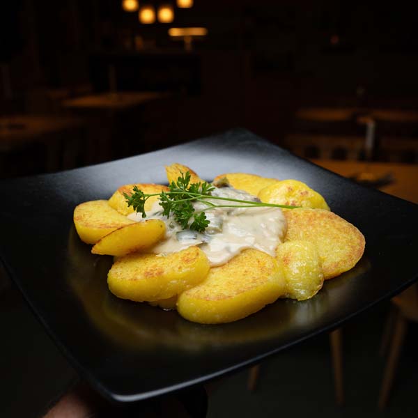 Teller mit gebratenen Klößen